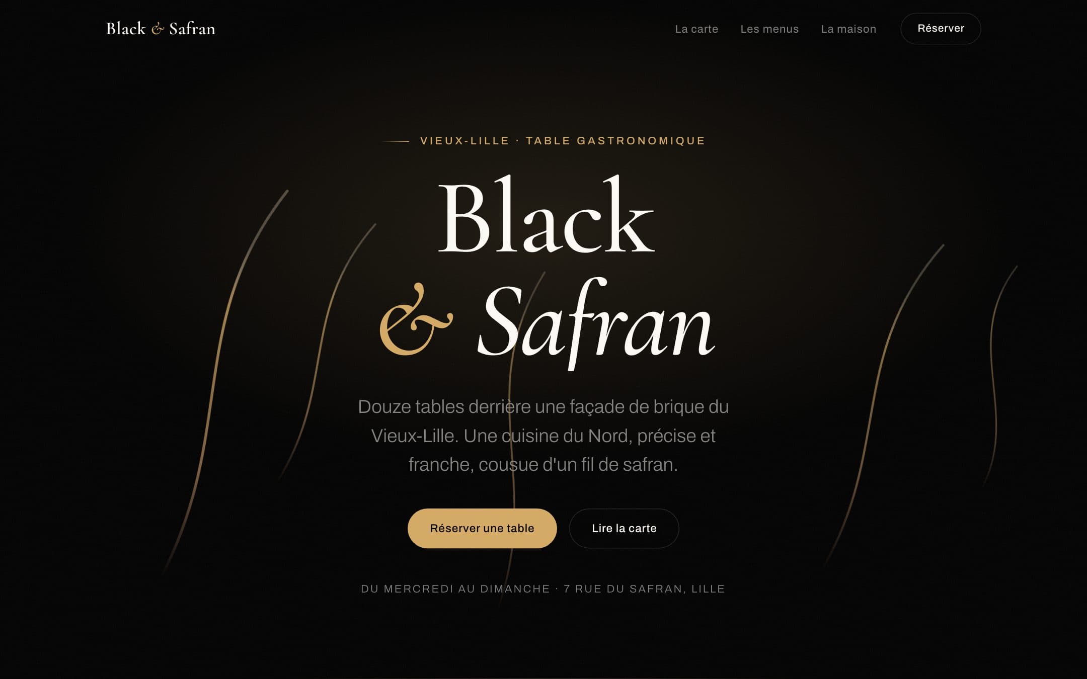 Site de démonstration du restaurant fictif Black & Safran : hero typographique noir et or, filaments de safran en dérive
